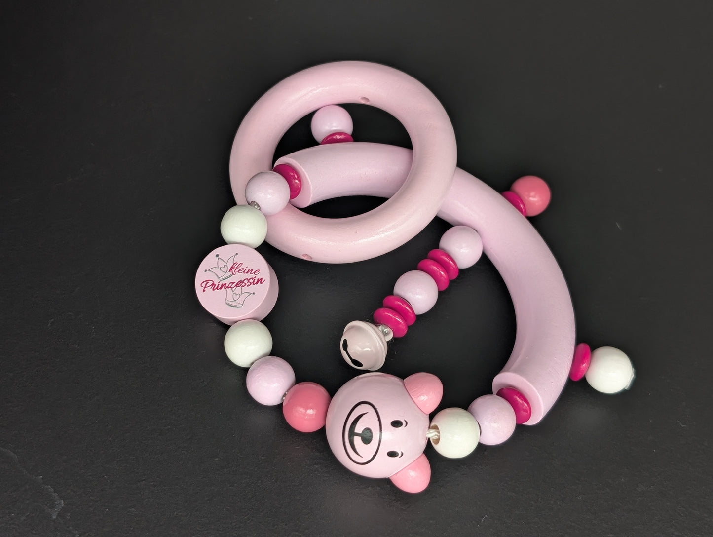 Greifling Rosa – „Kleine Prinzessin“ mit Bärchen & Rassel | Handgemachtes Holzspielzeug nach DIN | Baby Geschenk Mädchen