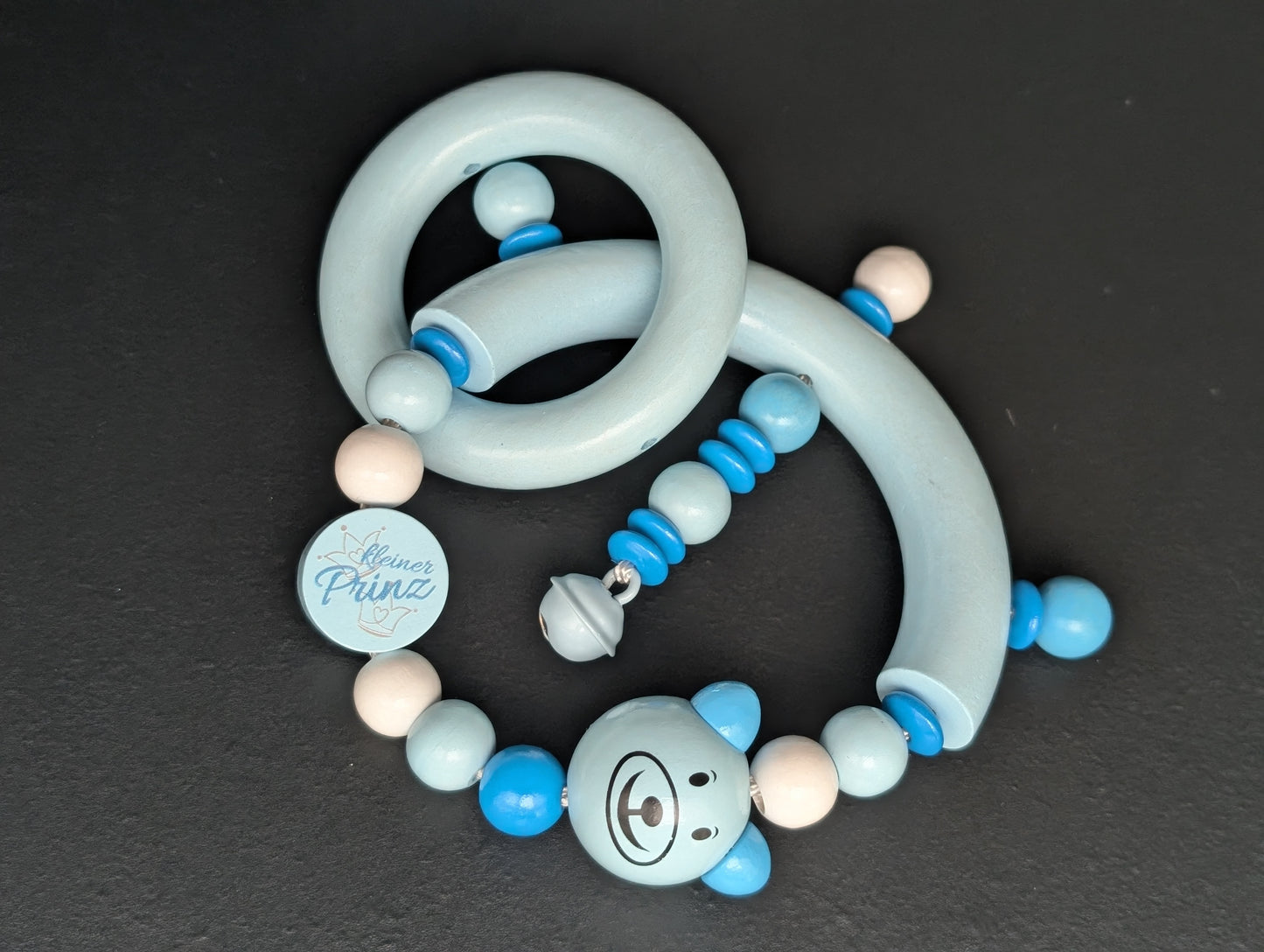 Greifling Hellblau – „Kleiner Prinz“ mit Bärchen & Rassel | Handgemachtes Holzspielzeug nach DIN | Baby Geschenk Junge