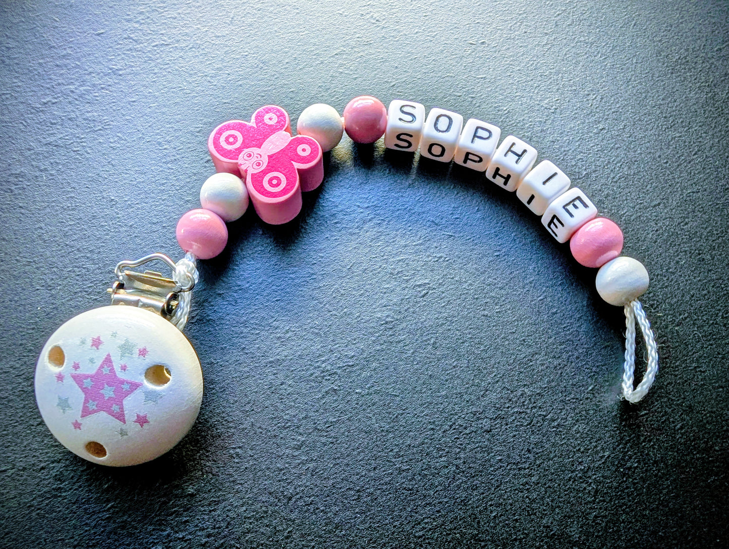Schnullerkette mit Wunschnamen Rosa Schmetterling Stern – Holzperlen Handgemacht Baby Geschenk Mädchen