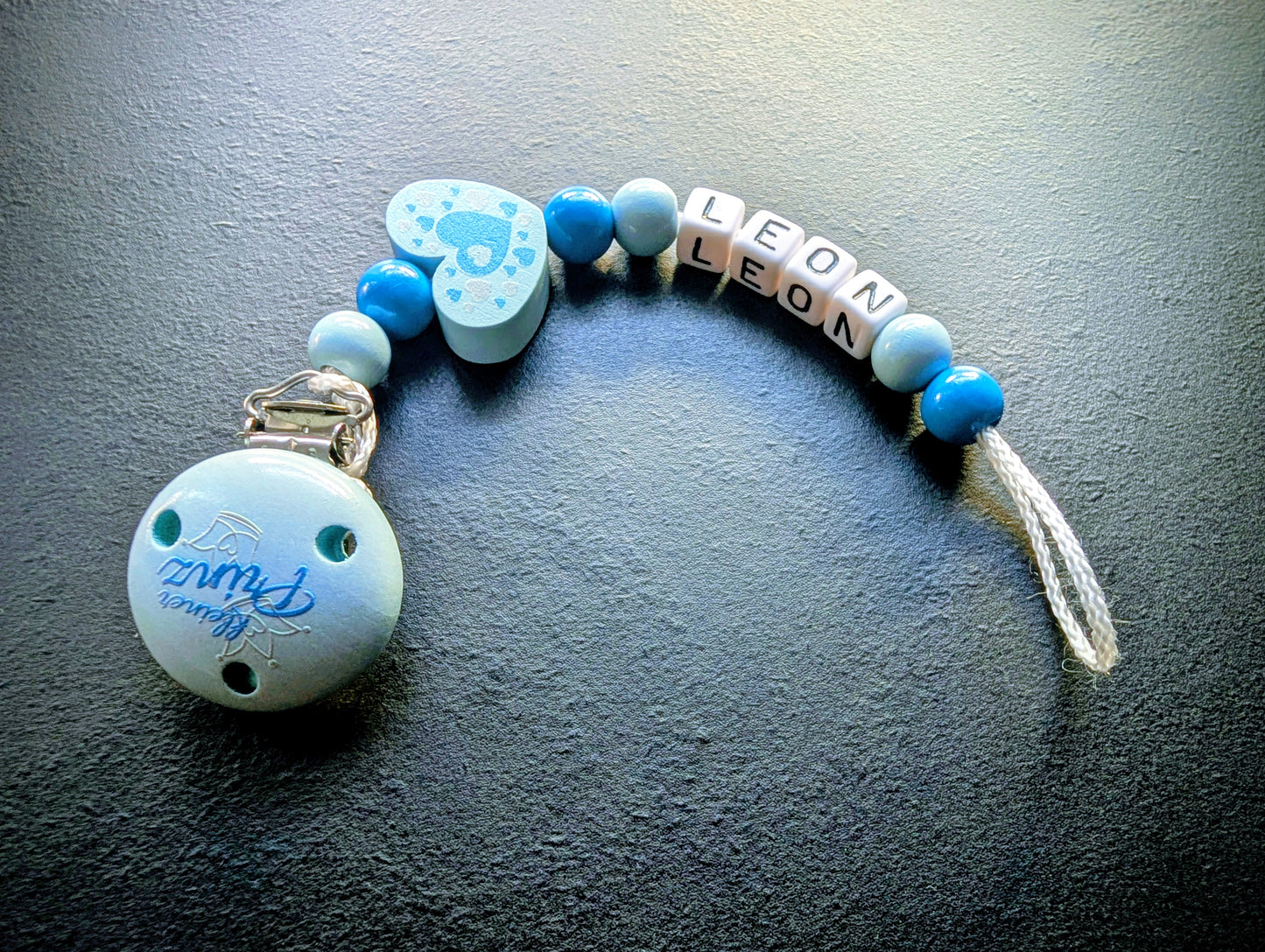 Schnullerkette mit Wunschnamen Herz Hellblau – Holzperlen Handgemacht Baby Geschenk Junge